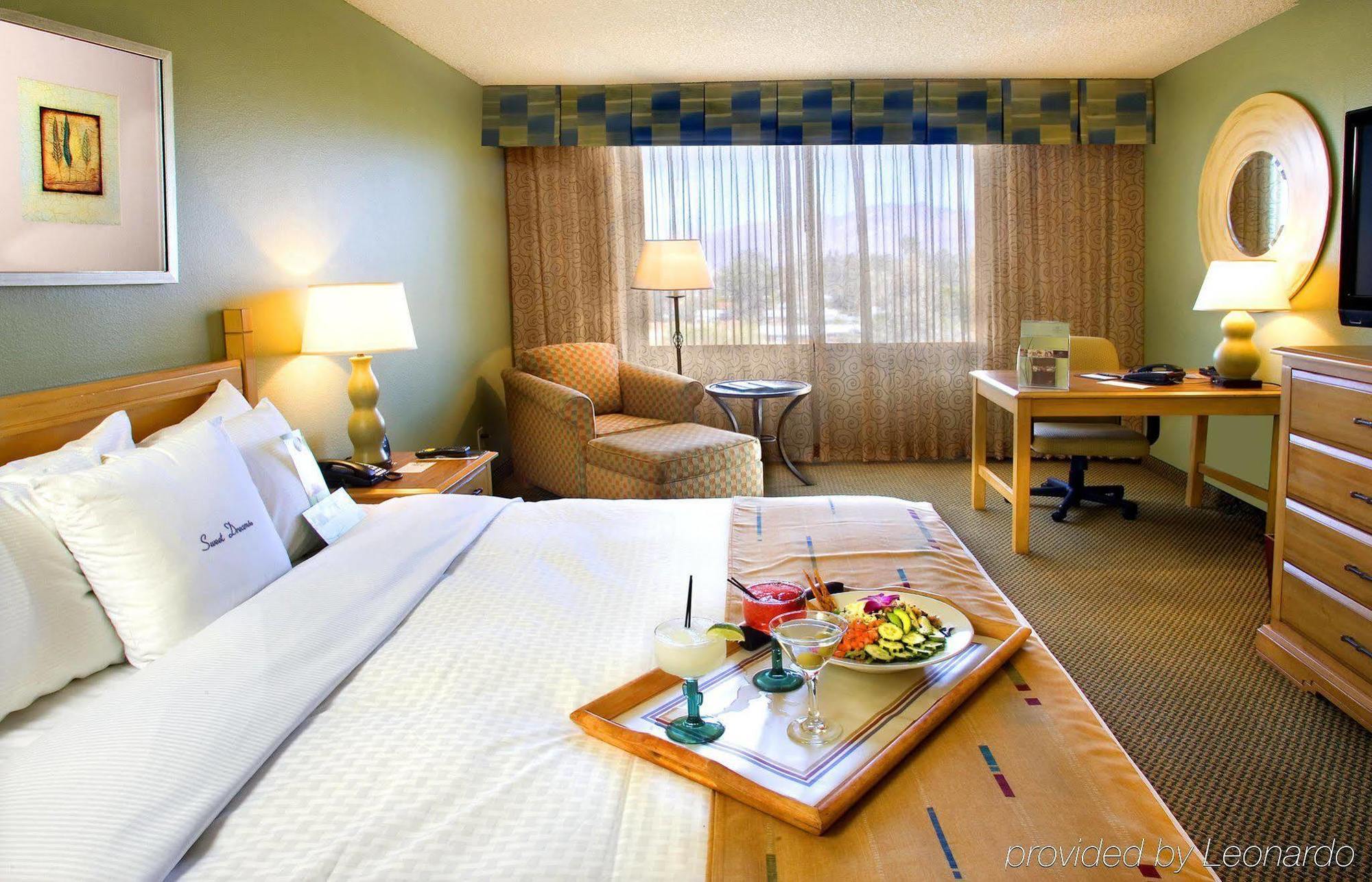 Отель Doubletree By Hilton Tucson-Reid Park Номер фото